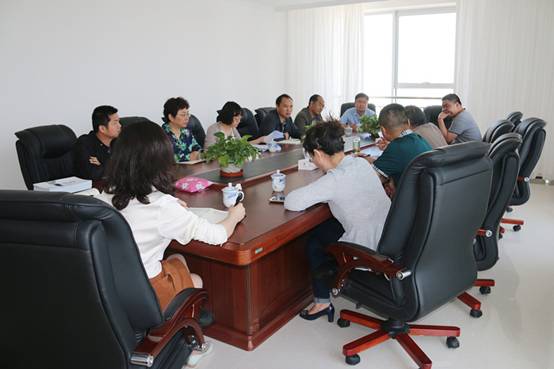 省商務(wù)廳副廳長朱小青協(xié)同西寧海關(guān)、省檢驗(yàn)檢疫局一行深入企業(yè)就保稅物流中心封關(guān)運(yùn)營